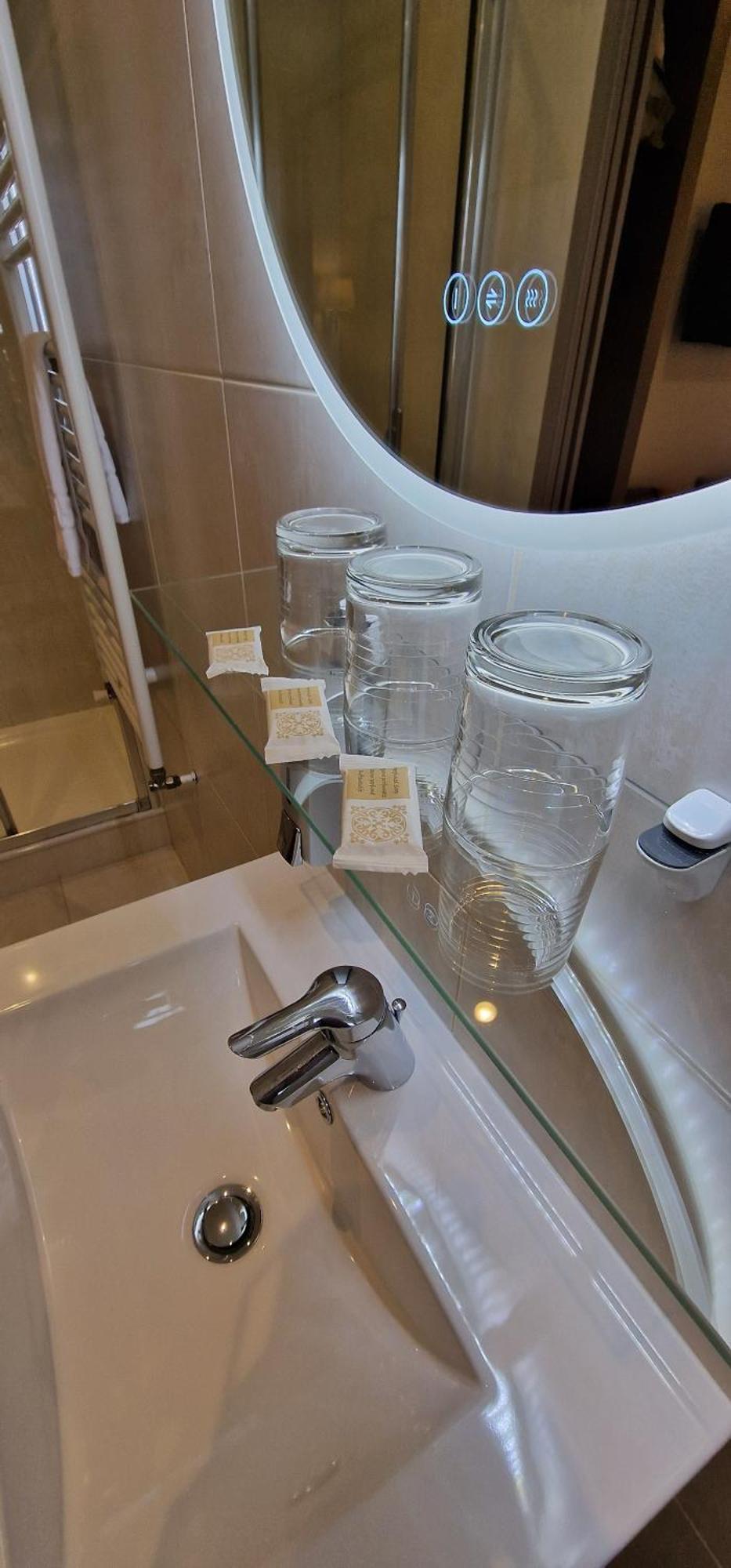 Hotel Le Bellevue Guer エクステリア 写真