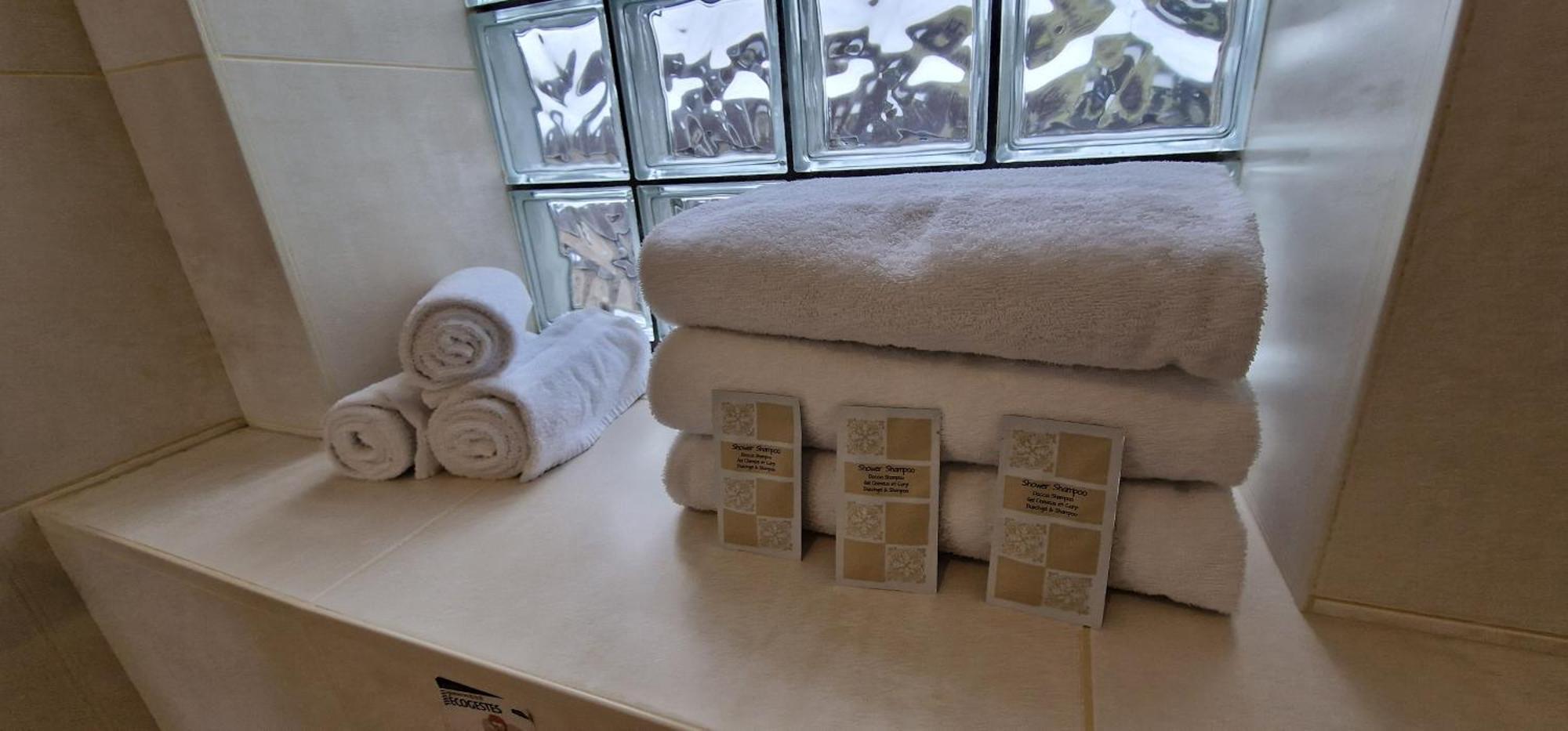 Hotel Le Bellevue Guer エクステリア 写真