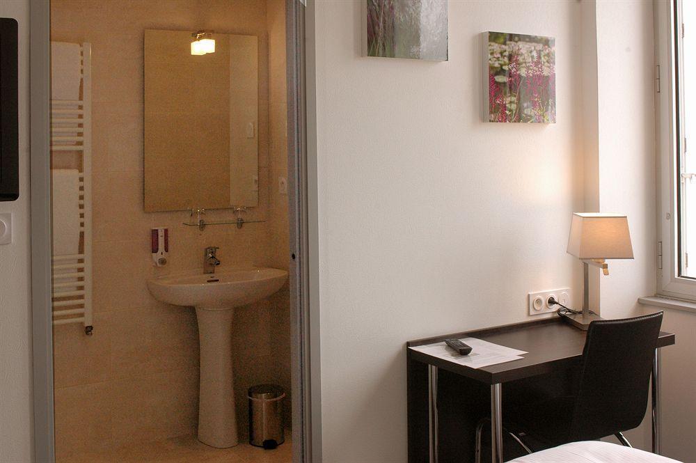 Hotel Le Bellevue Guer エクステリア 写真