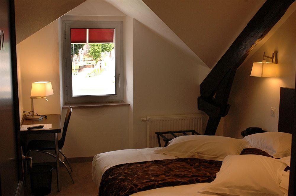 Hotel Le Bellevue Guer エクステリア 写真