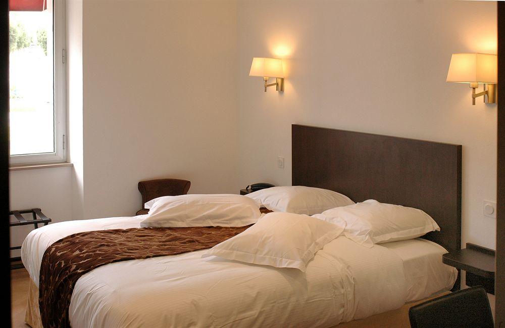 Hotel Le Bellevue Guer エクステリア 写真