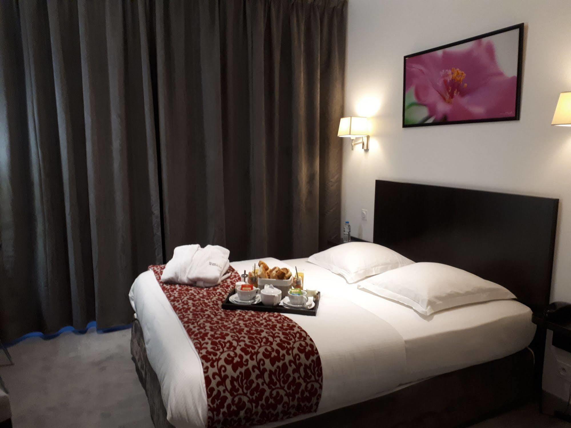 Hotel Le Bellevue Guer エクステリア 写真