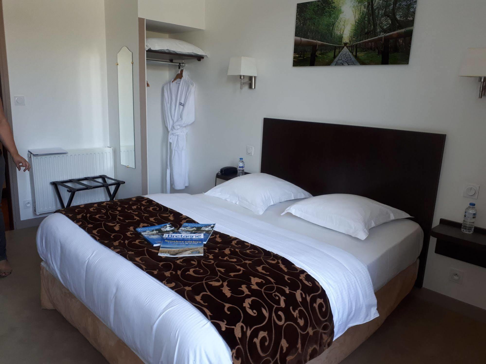 Hotel Le Bellevue Guer エクステリア 写真