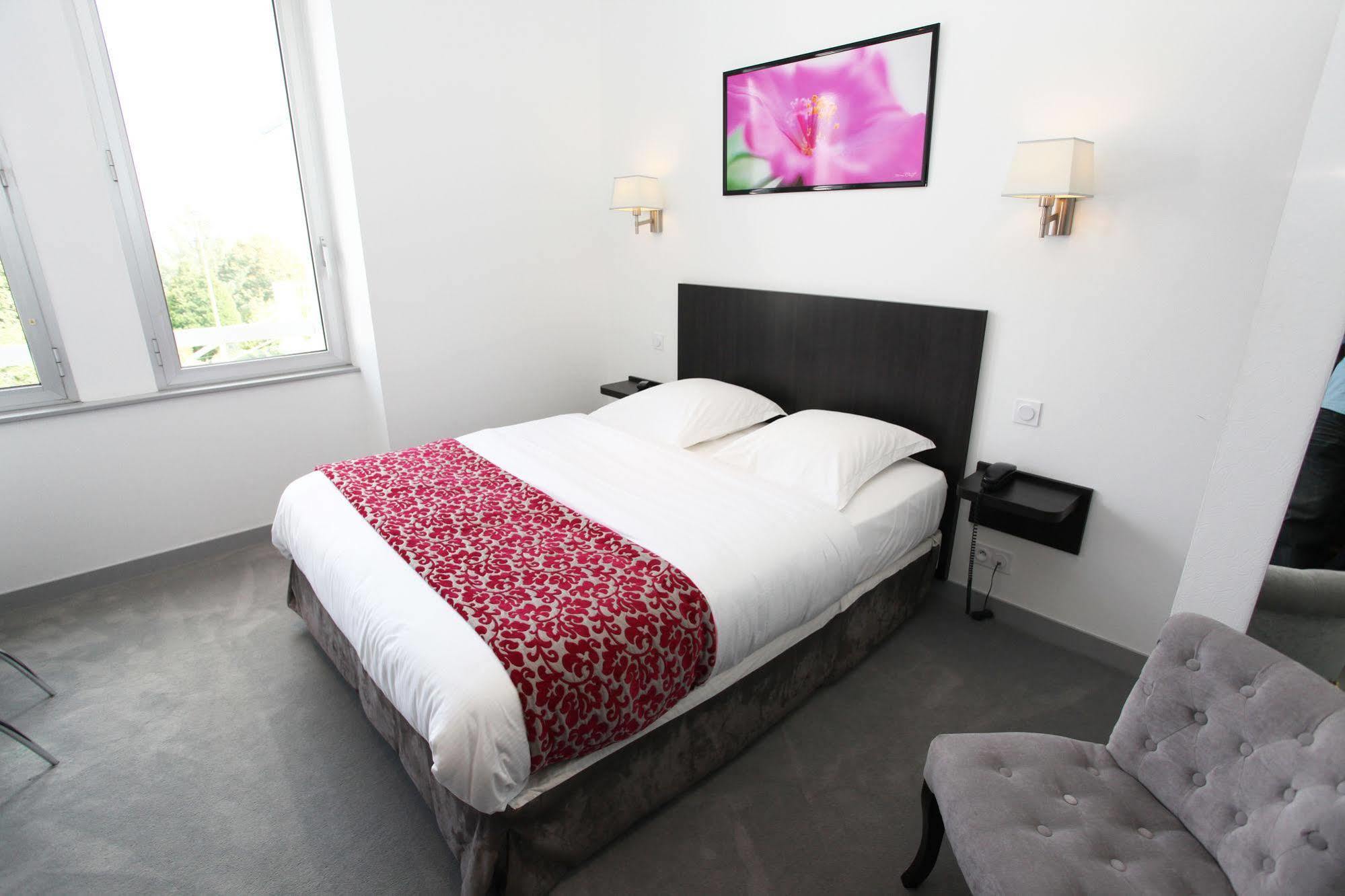 Hotel Le Bellevue Guer エクステリア 写真