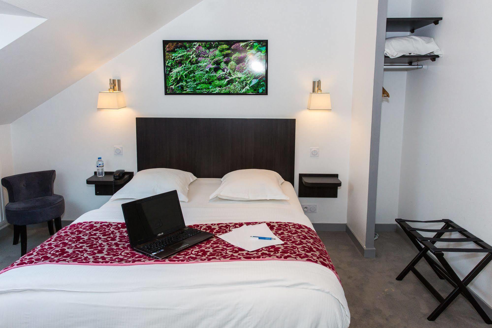 Hotel Le Bellevue Guer エクステリア 写真